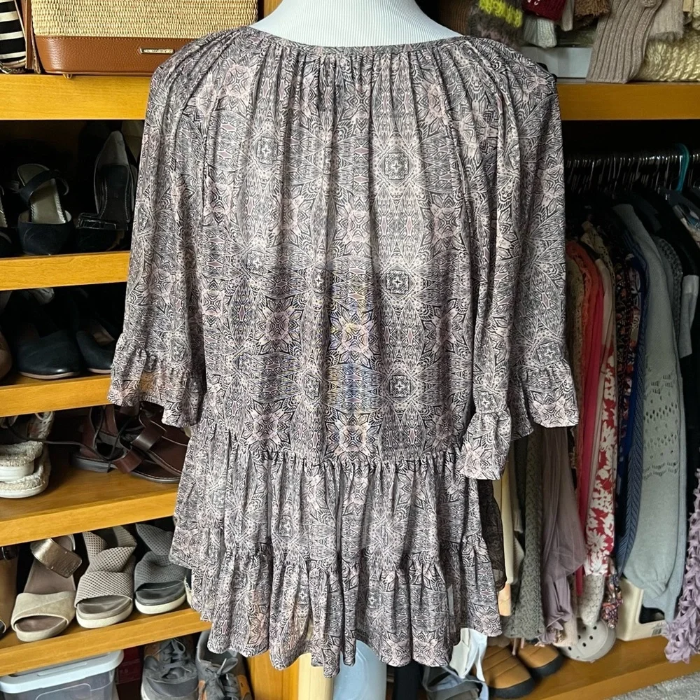 π5/$20π DAYTRIP Babydoll Ruffled Mesh Pink and Black Patterned top Medium - Picture 2 of 9